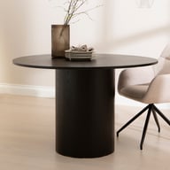 Rotondo & Everly ruokailuryhmä 120cm neljälle: Tyylikäs pyöreä ruokapöytä, halkaisija 120 cm, musta saarni. Ihanteellinen ruokailutilaan neljälle. Moderni muotoilu ja kestävä rakenne.
