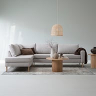 Blink avokulmasohva vasen beige, tammijalka: Tyylikäs beige avokulmasohva, joka sopii täydellisesti olohuoneeseen. Mukautuva design, kestävä kangas ja moderni ilme.