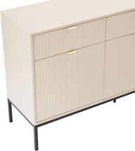 Caisa senkki leveä beige: Tyylikäs greige-senkki olohuoneeseen, jossa runsaasti säilytystilaa. Moderni ja käytännöllinen säilytyskaluste, täydellinen yhdistettäväksi moneen sisustustyyliin.