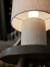 Pikkukuva: PR Home Leah pöytävalaisin vaalea beige 28cm