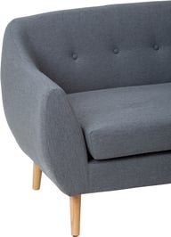 Århus 2,5-istuttava sohva tummanharmaa: Tyylikäs tummanharmaa 2,5-istuttava kangassohva, täydellinen olohuoneeseen. Mukava istua ja moderni muotoilu tuo sisustukseen eleganssia.