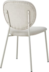 Saga ruokapöydän tuoli beige: Tyylikäs beige ruokatuoli verhoilulla, täydellinen ruokailutilan kalusteeksi. Moderni muotoilu tuo eleganssia ja mukavuutta.
