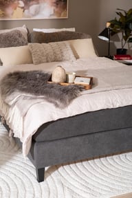 Moon Gold jenkkisänky 120x200, visco, Primo 96 antrasiitti: Tyylikäs 120 cm leveä jenkkisänky, viskoelastinen, antrasiittivärinen, 15 cm mustat jalat. Täydellinen valinta makuuhuoneeseen!