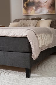 Moon Gold jenkkisänky 120x200, visco, Primo 96 antrasiitti: Tyylikäs 120 cm leveä Moon Gold -jenkkisänky, viskoelastinen patja, antrasiitti verhoilu. Täydellinen makuuhuoneeseen moderniin sisustukseen.