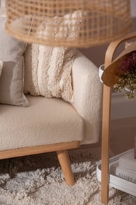 Cottage vuodesohva beige: Tyylikäs vuodesohva, beige buklee-verhoilu, täydellinen olohuoneeseen. Monikäyttöinen 3-istuttava sohva, joka muuntuu helposti sängyksi.