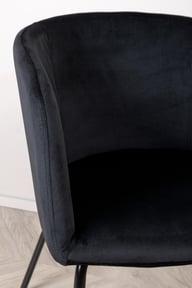 Berit ruokapöydän tuoli musta runko / musta sametti: Tyylikäs Berit ruokatuoli mustalla samettiverhoilulla. Sopii täydellisesti moderniin ruokailutilaan tai keittiöön. Elegantti ja mukava istua.