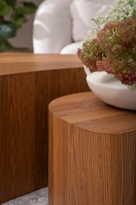 Island sarjapöytä 90x60x40 + 60x40x33 american walnut: Tyylikäs sohvapöytä, joka yhdistää käytännöllisyyden ja estetiikan. Sopii täydellisesti olohuoneen säilytykseen ja sisustukseen.