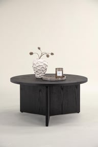 Saltö sohvapöytä 65 cm, musta: Tyylikäs musta sohvapöytä, 65 cm, moderni design. Sopii täydellisesti olohuoneen sisustukseen ja säilytykseen. Ideaalinen pieniin tiloihin.