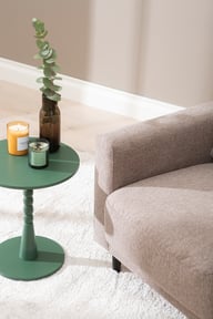 Portland Nojatuoli, beige: Tyylikäs beige nojatuoli Portland, täydellinen lisä olohuoneeseen. Mukava istuin, joka tuo lämpöä ja eleganssia sisustukseen.