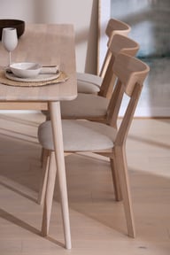 Ekholm & Ekholmen ruokailuryhmä 180x90 kuudelle: Tyylikäs ruokapöytä kuudelle, Nordic-tammi, koko 180x90 cm. Sopii täydellisesti ruokailutilaan moderniin sisustukseen. Ruokailuryhmä, jossa mukavat Ekholm-tuolit.