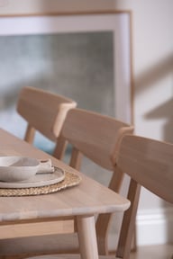 Ekholm & Ekholmen ruokailuryhmä 180x90 kuudelle: Tyylikäs ruokapöytä kuudelle, Nordic-tammi. Sopii täydellisesti ruokailutilan keskipisteeksi. Kestävä ja moderni muotoilu.