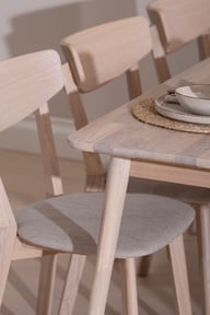 Ekholm & Ekholmen ruokailuryhmä 180x90 kuudelle: Tyylikäs ruokapöytä kuudelle, Nordic-tammi, 180x90 cm. Sopii täydellisesti ruokailutilaan moderniin sisustukseen. Kestävä ja käytännöllinen valinta.
