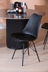 Kalida & Concept Black ruokailuryhmä 120cm neljälle: Tyylikäs pyöreä ruokapöytä mustasta marmorista, halkaisija 120 cm. Sopii täydellisesti ruokailutilaan tai moderniin keittiöön. Lisää eleganssia ruokailuryhmään neljälle!