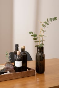Cenni & Concept Oak ruokailuryhmä 190x90 kuudelle: Tyylikäs ruokapöytä kuudelle, tammi-melamiini yhdistelmä mustilla jaloilla. Sopii moderniin ruokailutilaan, täydellinen illallisille ja perhejuhliin.