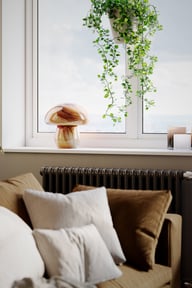 Mira mushroom pöytävalaisin luonnonvärinen: Tyylikäs MIRA-sienivalaisin luo lämpöä ja tunnelmaa sisustukseen. Sopii täydellisesti olohuoneeseen tai makuuhuoneeseen.