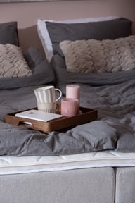 Moon Basic moottorisänky 160x200, Primo 84 vaaleanharmaa, petauspatjalla ja kännykkätaskuilla: Moottorisänky 160 cm leveä, säädettävä mukavuus, mukana petauspatja ja kannykätaskut. Täydellinen makuuhuoneeseen.