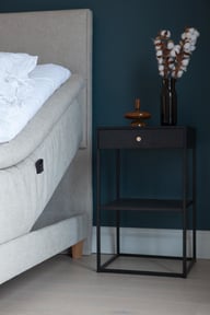 Dream Best moottorijenkkisänky 180x210 beige, petauspatjalla ja päädyllä: Säännelty moottorisänky, 180 cm leveä, tarjoaa mukautuvan mukavuuden. Tyylikkäät tammijalat ja elegantti muotoilu täydentävät makuuhuoneesi sisustusta.