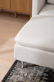 Lotti u-muotosohva, beige: Tyylikäs beige U-muotoinen kangassohva, täydellinen olohuoneeseen. Mukautuva muotoilu ja pehmeä verhoilu tarjoavat mukavuutta ja eleganssia.