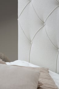 Fly jenkkisänky 160x200cm Alpine 101 ivory, medium. Sis. visco 160pp ja 12cm kromi jalat: Tyylikäs 160 cm leveä jenkkisänky, jossa viskoelastinen patja ja modernit kromijalat. Sopii makuuhuoneen sisustukseen täydellisesti.