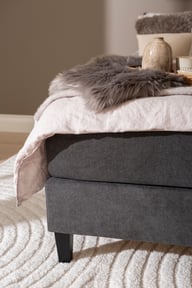 Moon Gold jenkkisänky 120x200, visco, Primo 96 antrasiitti: Tyylikäs 120 cm leveä Moon Gold -jenkkisänky tarjoaa mukavuutta ja tukea. Moderni viskoelastinen patja, antrasiittiväri ja mustat jalat tuovat huoneeseen elegancea. täydellinen valinta makuuhuone
