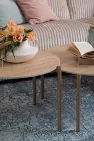 Pikkukuva: N &L Tilda sarjapöydät pyöreä 85x40 + 65x45, beige kivi / metallijalat
