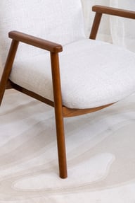 Pikkukuva: N&L Mille lepotuoli, beige verhoilu, tummanpähkinän värinen runko