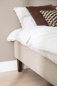 Moon Gold runkopatja 120x200, pocket 7-vyöh. Primo 05 beige: Tyylikäs 120 cm leveä runkopatja, jossa moderni muotoilu ja beige väri. Täydellinen makuuhuoneeseen, tarjoaa mukavuutta ja tukea.