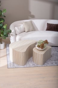 Island sarjapöytä 90x60x40 + 60x40x33 beige: Tyylikäs beige travertin sohvapöytä, joka yhdistää tyylin ja käytännöllisyyden. Täydellinen olohuoneen säilytyskalusteeksi.