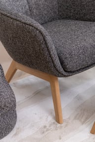 Pikkukuva: N&L Lisbet lepotuoli & rahi, ruskea verhoilu, natural tammen värinen runko