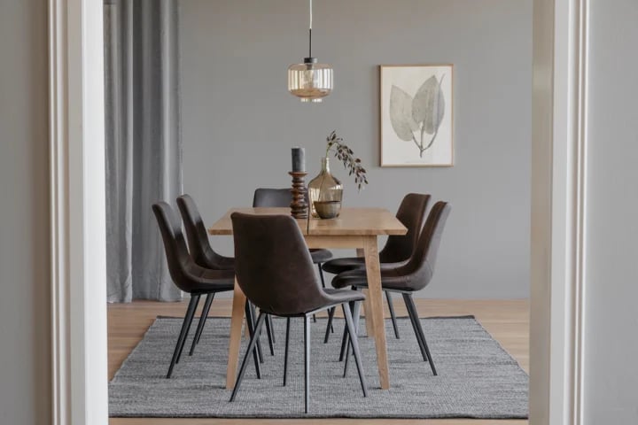 Pitääkö ruokapöydän alla olla matto?