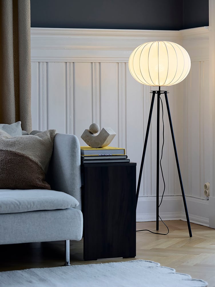 PR Home Base lattiavalaisin musta/valkoinen 125cm