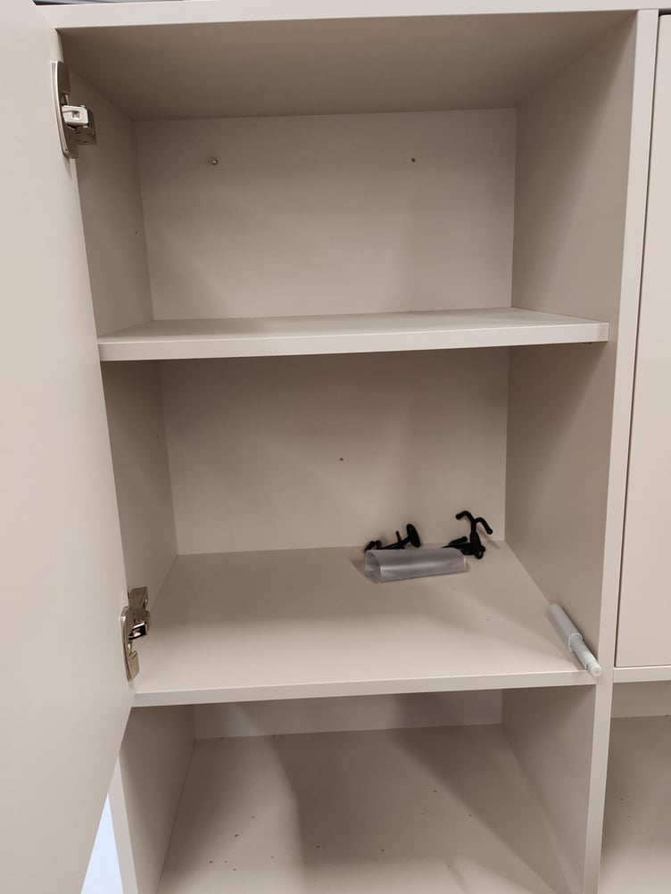 Muoto Mitta Kaappi naulakoilla