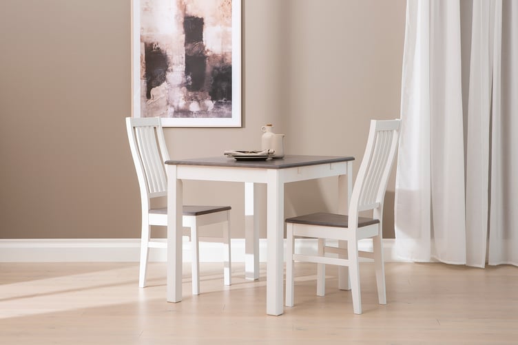Hovi ruokailuryhmä 70x85. Valkoinen/harmaa pöytä. Valkoinen tuoli, harmaa puuistuin