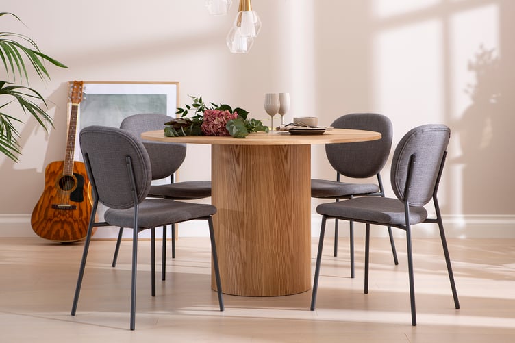 Rotondo & Saga ruokailuryhmä pyöreä 120 cm neljälle. Natural saarni pöytä / harmaa tuoli