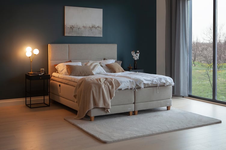 Dream Best moottorijenkkisänky 180x210 beige, petauspatjalla ja päädyllä