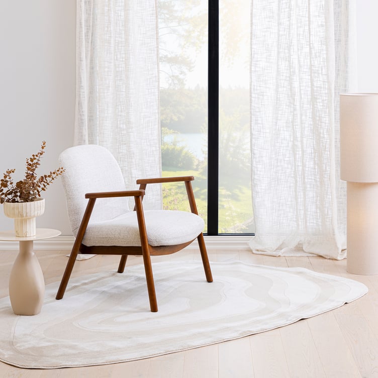 N&L Mille lepotuoli, beige verhoilu, tummanpähkinän värinen runko