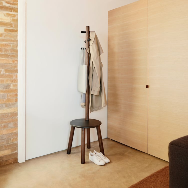 Umbra Pillar pystynaulakko musta/pähkinä