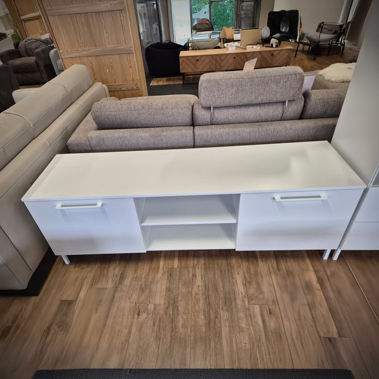 Nauvo tv taso 166cm valkoinen Kotimainen Nauvon 166cm tv-taso Hiipakalta.